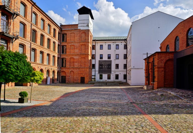 https://mdw-travel-data-us-east-1.s3.amazonaws.com/img/country/Poland/Lodz-Film-Museum/img_02.jpg