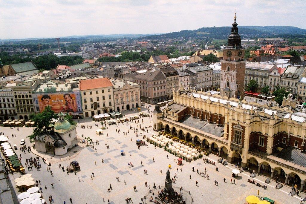 https://mdw-travel-data-us-east-1.s3.amazonaws.com/img/country/Poland/Main-Market-Square/img_01.jpg
