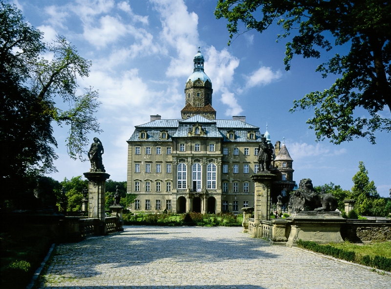 https://mdw-travel-data-us-east-1.s3.amazonaws.com/img/country/Poland/Makow-Mazowiecki-Castle/img_02.jpg