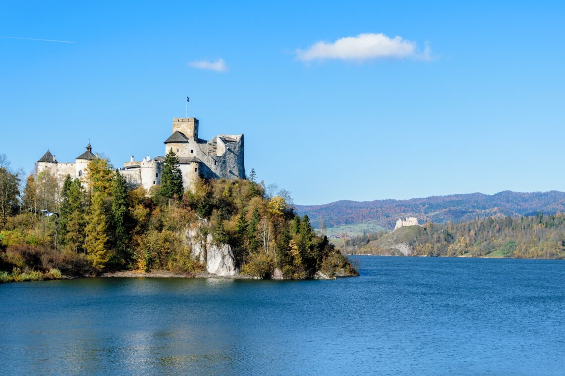 https://mdw-travel-data-us-east-1.s3.amazonaws.com/img/country/Poland/Makow-Mazowiecki-Castle/img_03.jpg