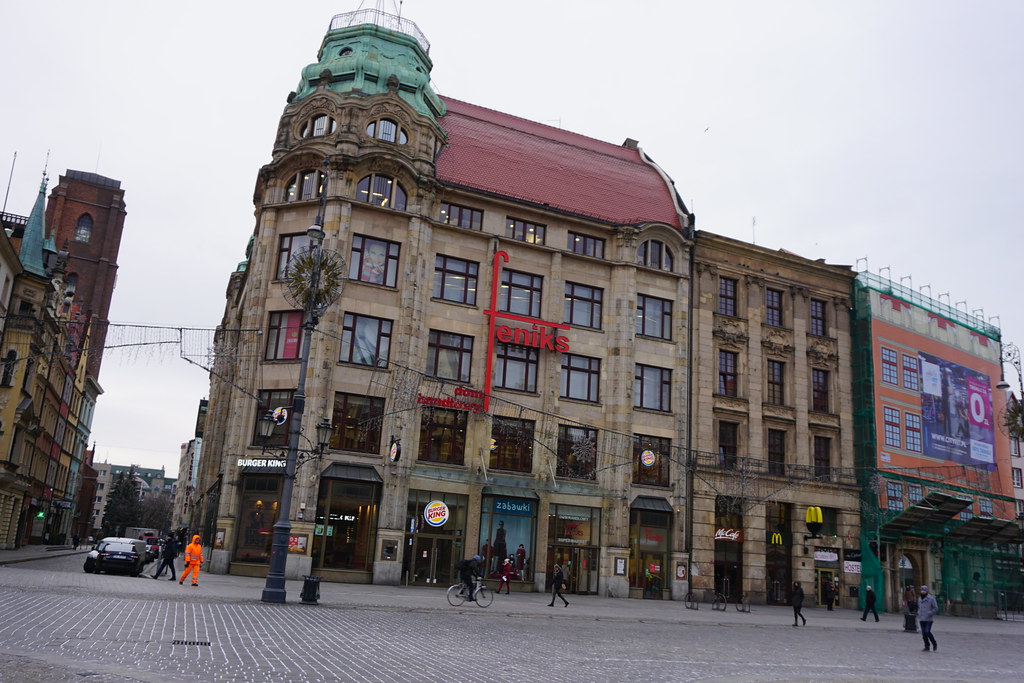https://mdw-travel-data-us-east-1.s3.amazonaws.com/img/country/Poland/Market-Square-Wroclaw/img_01.jpg