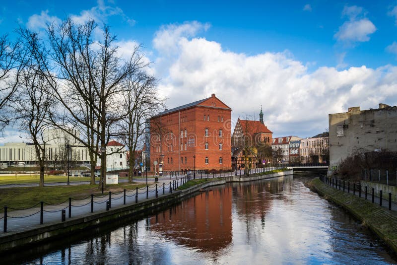 https://mdw-travel-data-us-east-1.s3.amazonaws.com/img/country/Poland/Mill-Island/img_01.jpg