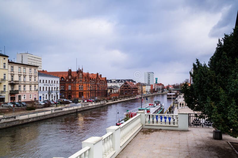 https://mdw-travel-data-us-east-1.s3.amazonaws.com/img/country/Poland/Mill-Island/img_03.jpg