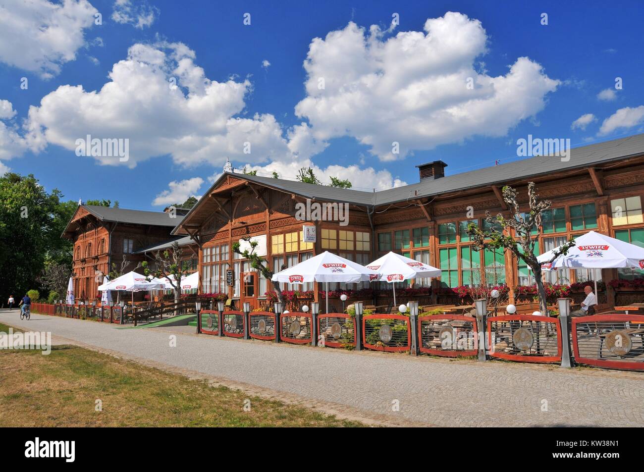 https://mdw-travel-data-us-east-1.s3.amazonaws.com/img/country/Poland/Mineral-Water-Pump-Room/img_01.jpg