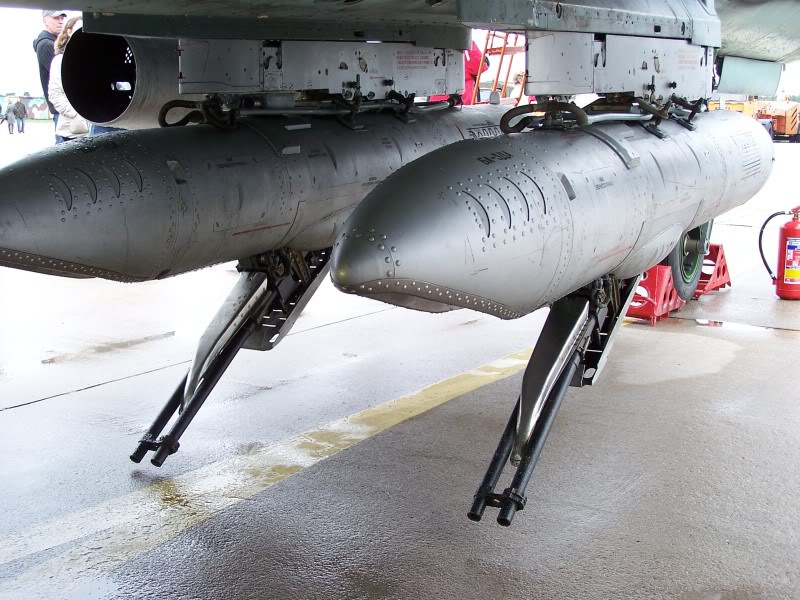 https://mdw-travel-data-us-east-1.s3.amazonaws.com/img/country/Poland/Miroslawiec-Military-Airfield/img_02.jpg