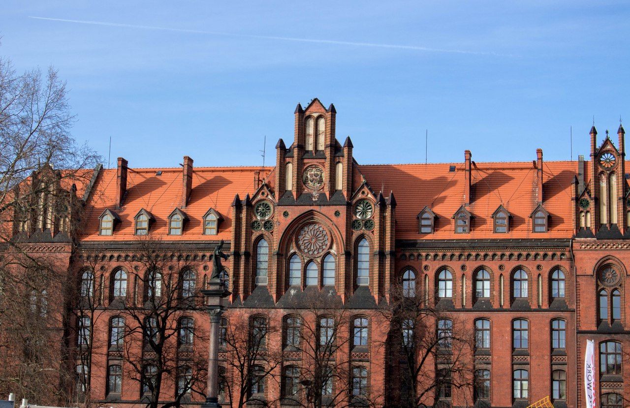 https://mdw-travel-data-us-east-1.s3.amazonaws.com/img/country/Poland/Museum-of-Art/img_02.jpg
