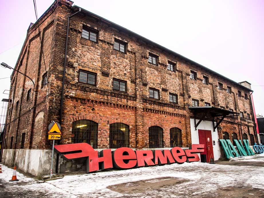 https://mdw-travel-data-us-east-1.s3.amazonaws.com/img/country/Poland/Neon-Museum/img_02.jpg