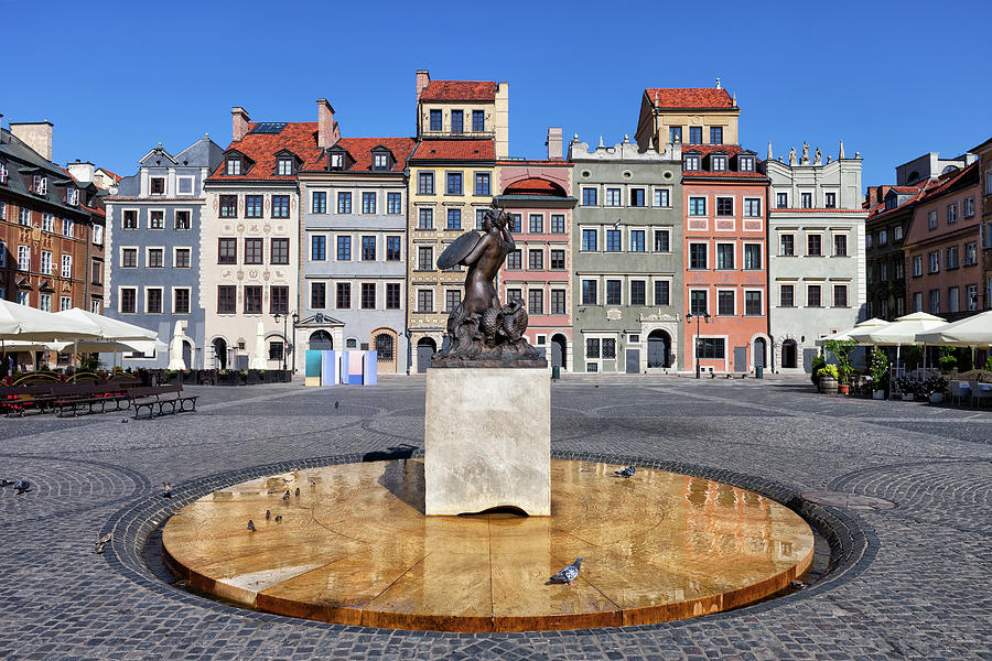https://mdw-travel-data-us-east-1.s3.amazonaws.com/img/country/Poland/Old-Market-Square/img_01.jpg