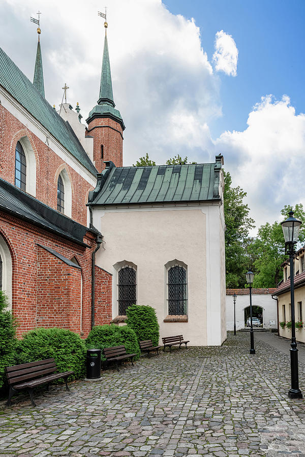 https://mdw-travel-data-us-east-1.s3.amazonaws.com/img/country/Poland/Oliwa-Cathedral/img_00.jpg