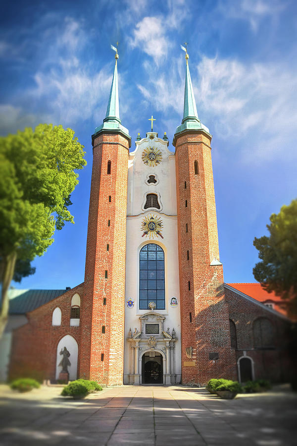 https://mdw-travel-data-us-east-1.s3.amazonaws.com/img/country/Poland/Oliwa-Cathedral/img_01.jpg