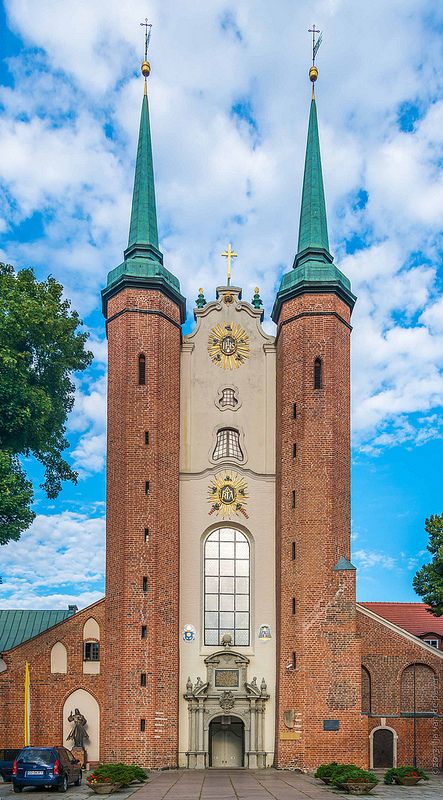 https://mdw-travel-data-us-east-1.s3.amazonaws.com/img/country/Poland/Oliwa-Cathedral/img_02.jpg