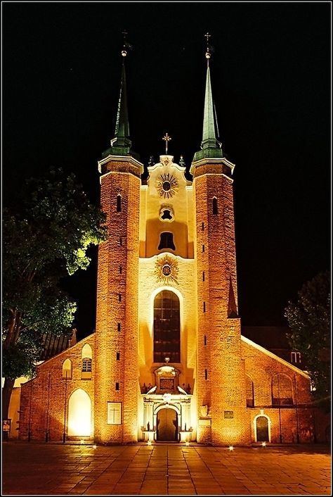 https://mdw-travel-data-us-east-1.s3.amazonaws.com/img/country/Poland/Oliwa-Cathedral/img_03.jpg