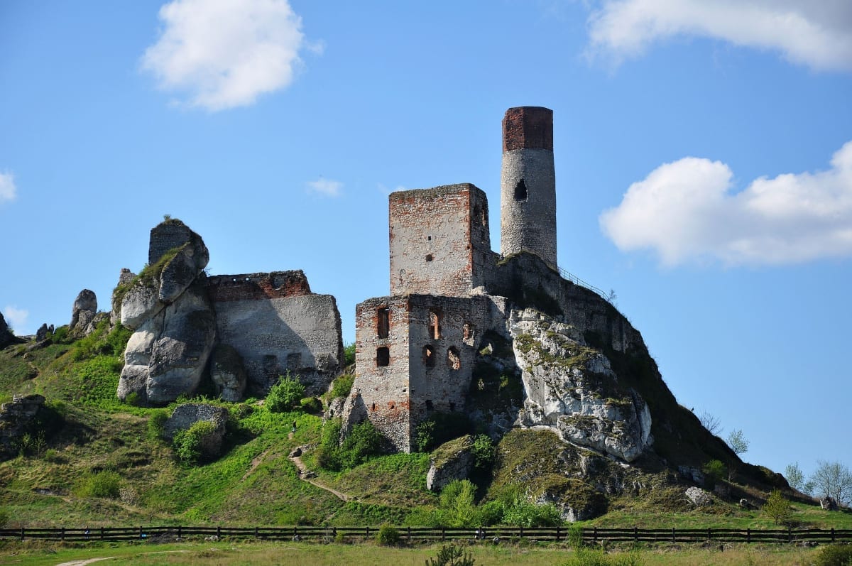 https://mdw-travel-data-us-east-1.s3.amazonaws.com/img/country/Poland/Olszanica/img_01.jpg