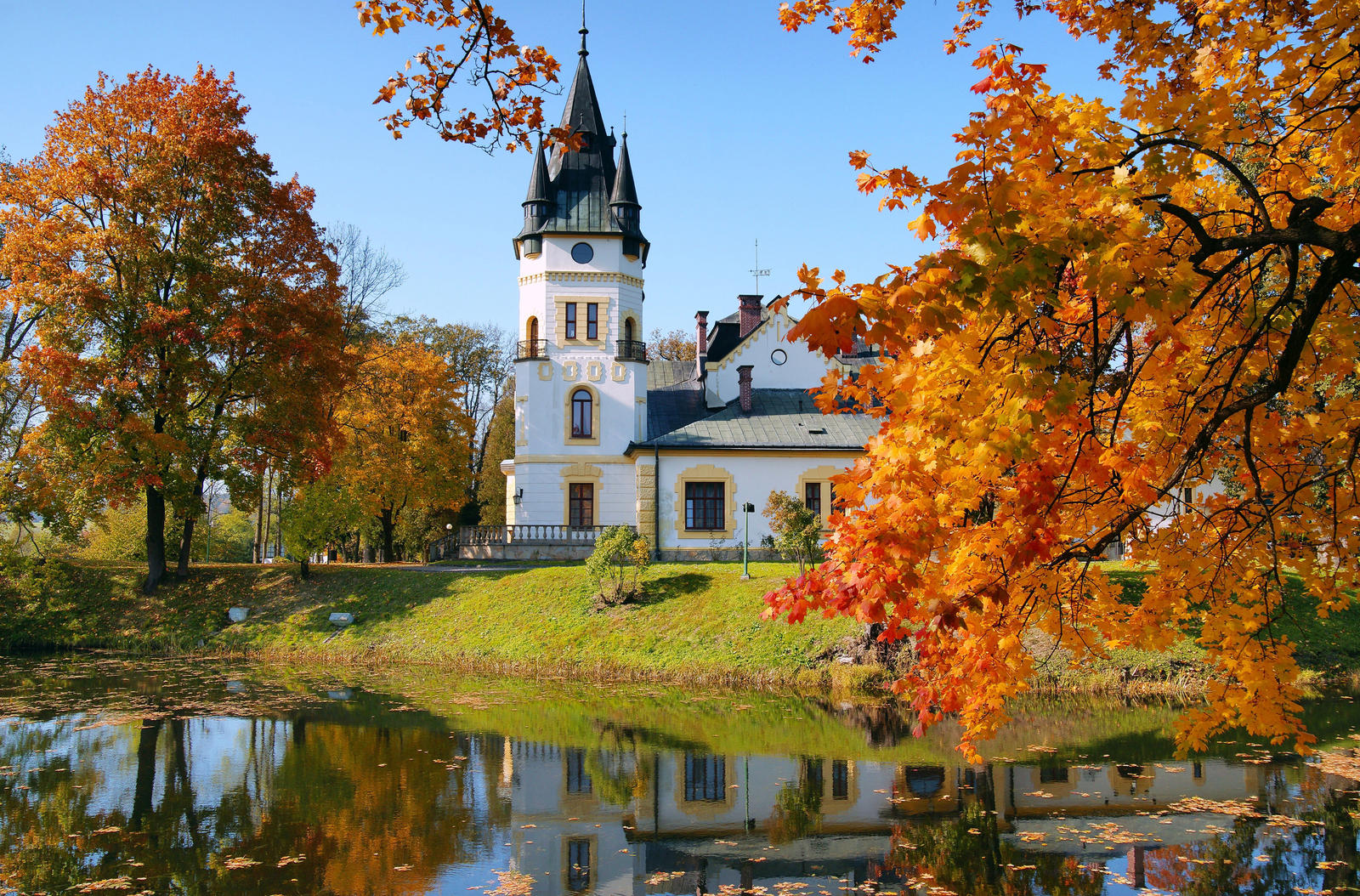 https://mdw-travel-data-us-east-1.s3.amazonaws.com/img/country/Poland/Olszanica/img_05.jpg