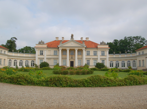 https://mdw-travel-data-us-east-1.s3.amazonaws.com/img/country/Poland/Orchard-of-Adam-Mickiewicz/img_01.jpg