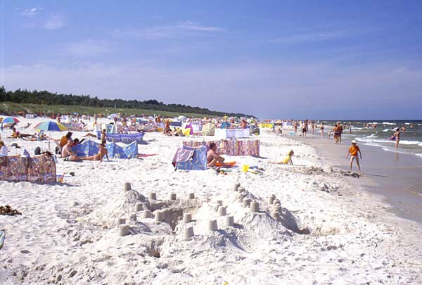 https://mdw-travel-data-us-east-1.s3.amazonaws.com/img/country/Poland/Ostrowo-Beach/img_03.jpg