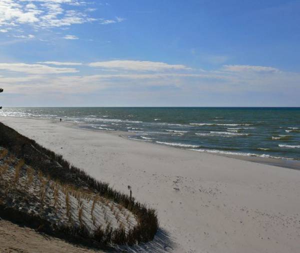 https://mdw-travel-data-us-east-1.s3.amazonaws.com/img/country/Poland/Ostrowo-Beach/img_04.jpg