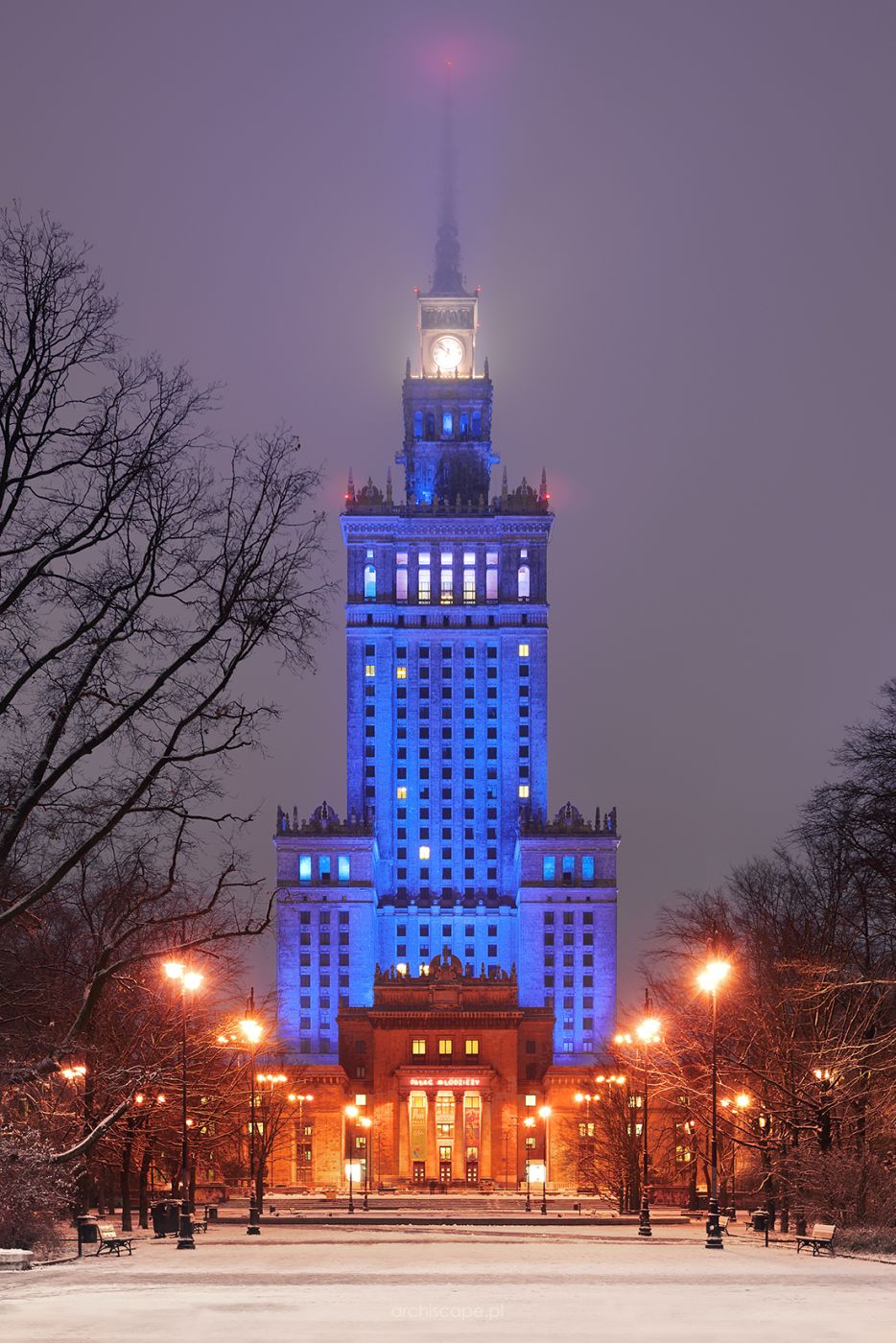 https://mdw-travel-data-us-east-1.s3.amazonaws.com/img/country/Poland/Palace-of-Culture-and-Science/img_02.jpg