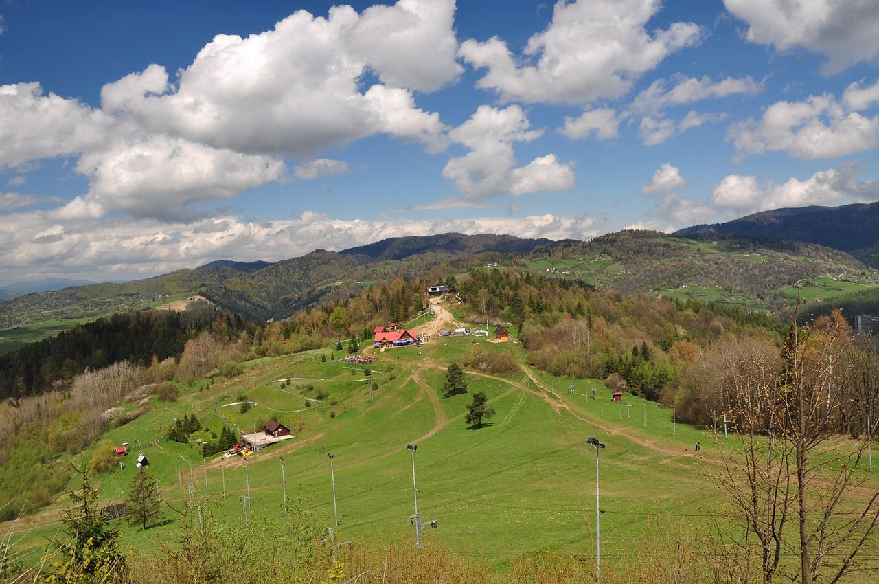 https://mdw-travel-data-us-east-1.s3.amazonaws.com/img/country/Poland/Palenica/img_01.jpg