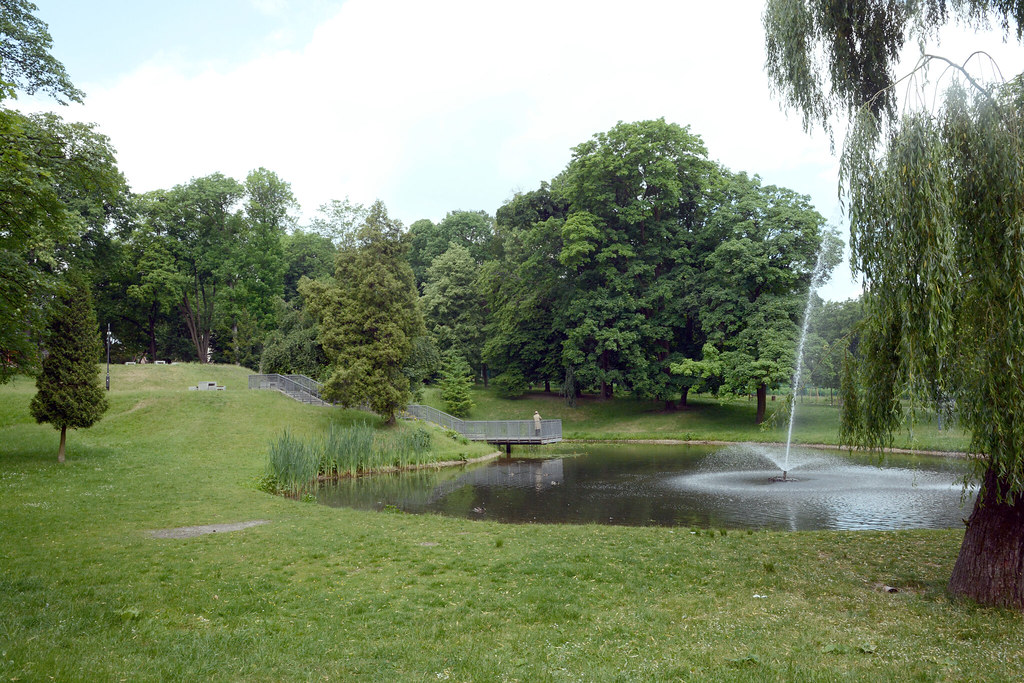 https://mdw-travel-data-us-east-1.s3.amazonaws.com/img/country/Poland/Park-im-Stanislawa-Staszica/img_02.jpg