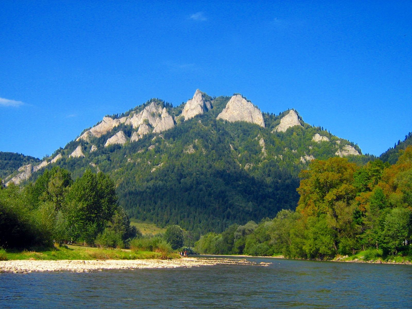 https://mdw-travel-data-us-east-1.s3.amazonaws.com/img/country/Poland/Pieniny-National-Park/img_02.jpg