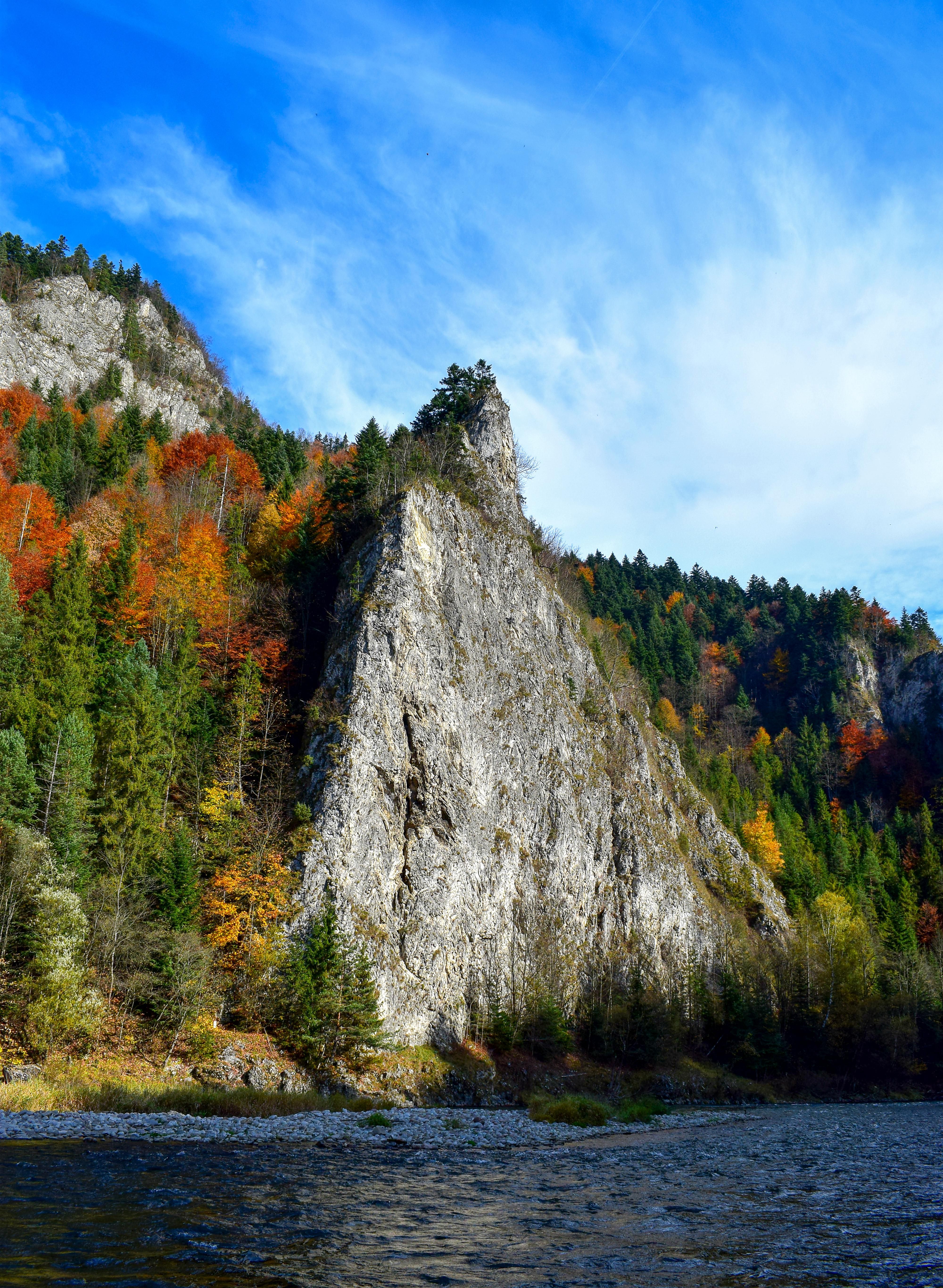 https://mdw-travel-data-us-east-1.s3.amazonaws.com/img/country/Poland/Pieniny-National-Park/img_03.jpg