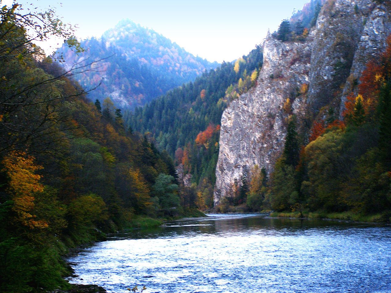 https://mdw-travel-data-us-east-1.s3.amazonaws.com/img/country/Poland/Pilica-Gorge/img_03.jpg