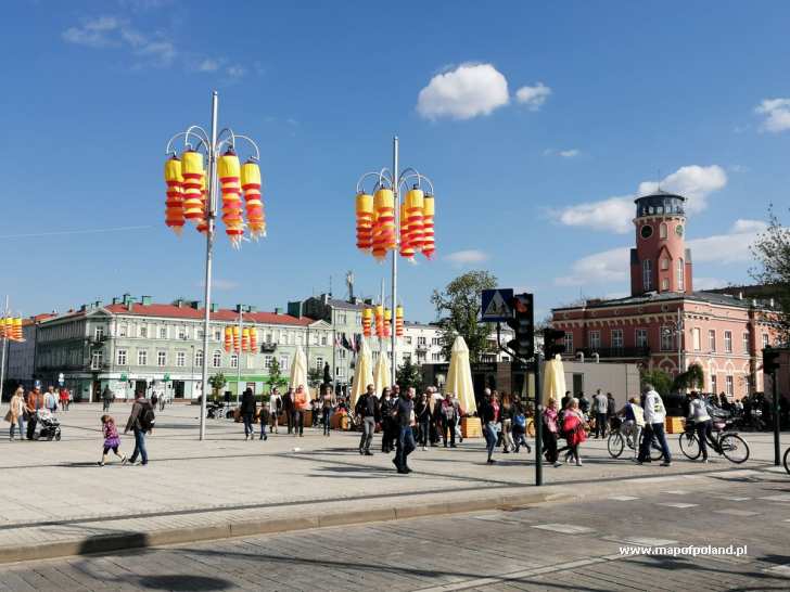 https://mdw-travel-data-us-east-1.s3.amazonaws.com/img/country/Poland/Plac-Bieganskiego/img_00.jpg