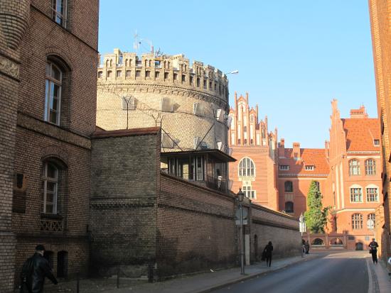https://mdw-travel-data-us-east-1.s3.amazonaws.com/img/country/Poland/Planetarium-and-Astronomical-Observatory/img_02.jpg