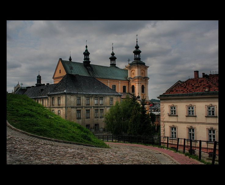 https://mdw-travel-data-us-east-1.s3.amazonaws.com/img/country/Poland/Podkarpackie-Voivodeship-Office/img_01.jpg