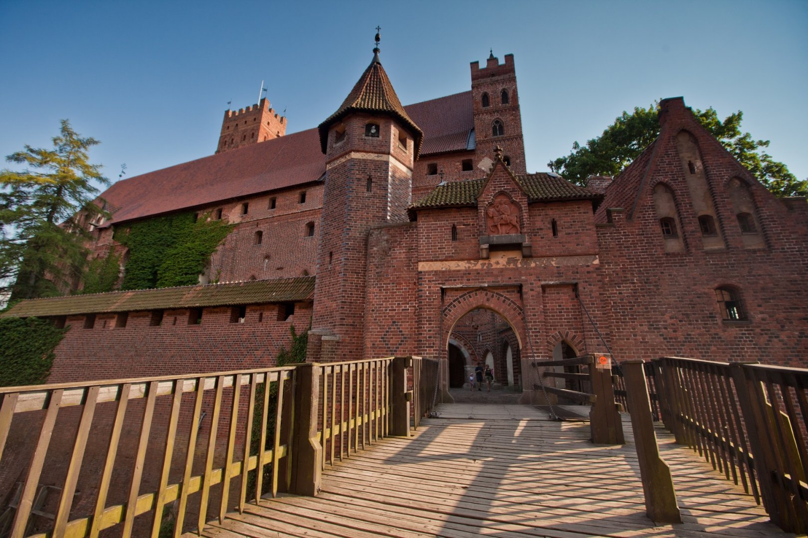 https://mdw-travel-data-us-east-1.s3.amazonaws.com/img/country/Poland/Polanczyk/img_02.jpg