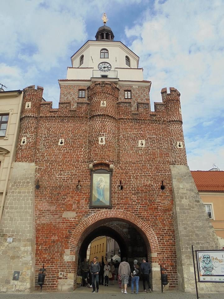 https://mdw-travel-data-us-east-1.s3.amazonaws.com/img/country/Poland/Port-Gate--Brama-Portowa-/img_01.jpg