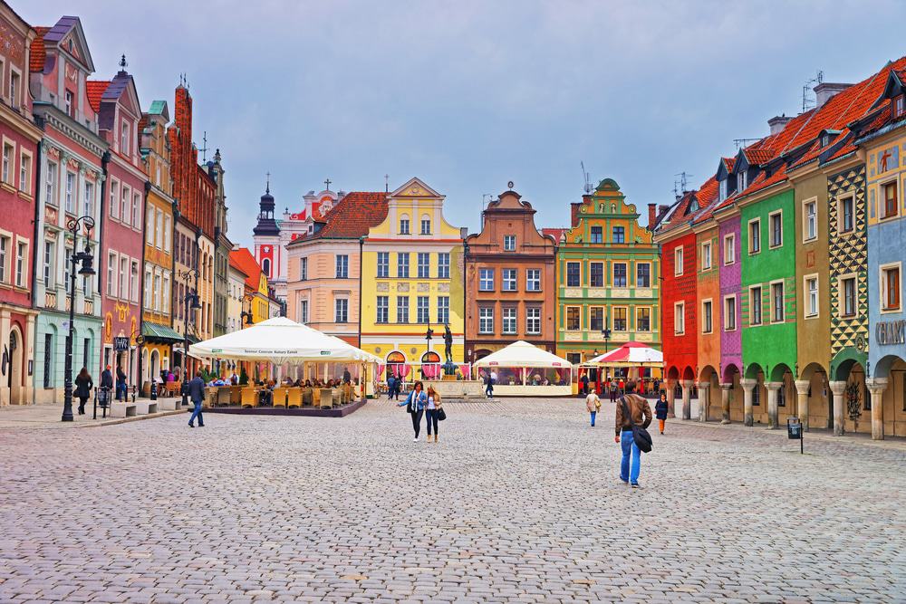 https://mdw-travel-data-us-east-1.s3.amazonaws.com/img/country/Poland/Poznan-Citadel/img_00.jpg