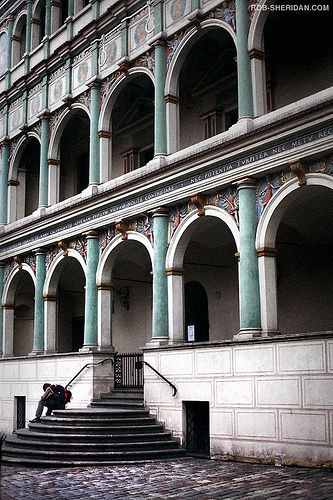 https://mdw-travel-data-us-east-1.s3.amazonaws.com/img/country/Poland/Poznan-New-Theatre/img_03.jpg