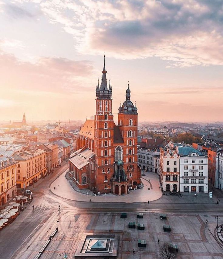 https://mdw-travel-data-us-east-1.s3.amazonaws.com/img/country/Poland/Pultusk-Old-Town/img_02.jpg