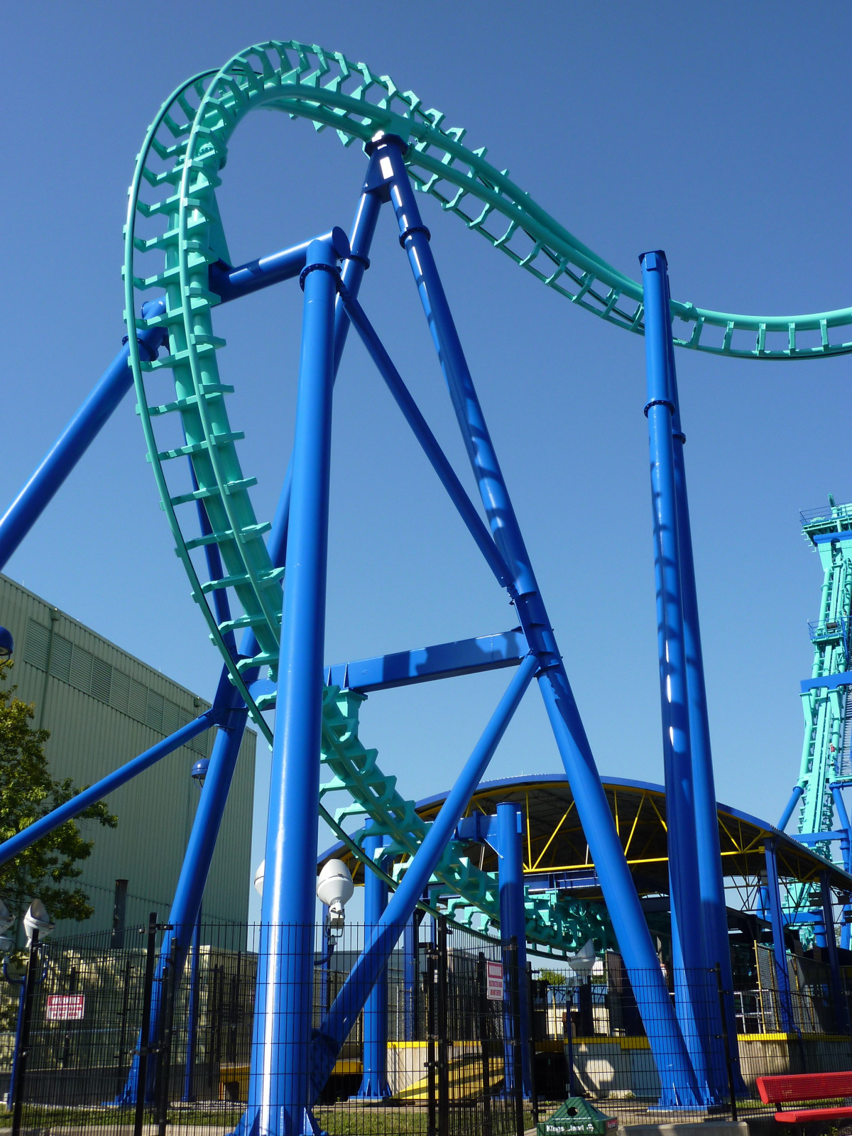 https://mdw-travel-data-us-east-1.s3.amazonaws.com/img/country/Poland/Rollercoaster-Park-Lunapark/img_02.jpg