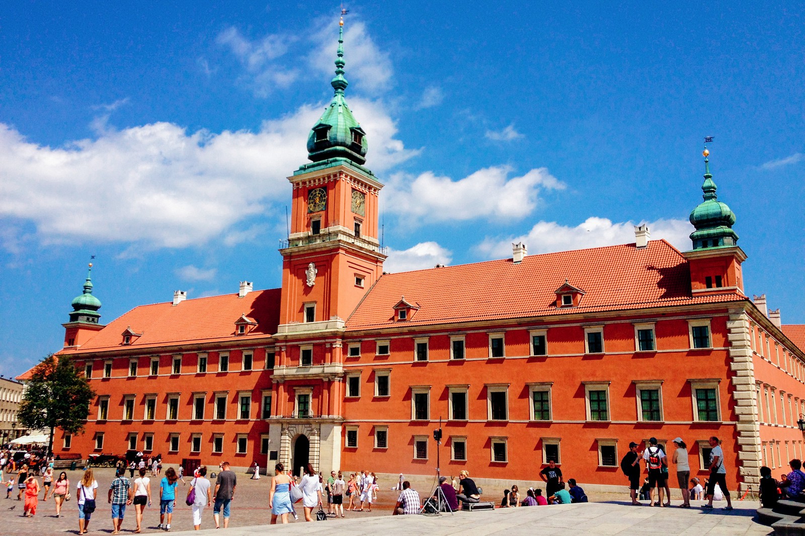 https://mdw-travel-data-us-east-1.s3.amazonaws.com/img/country/Poland/Royal-Castle/img_02.jpg