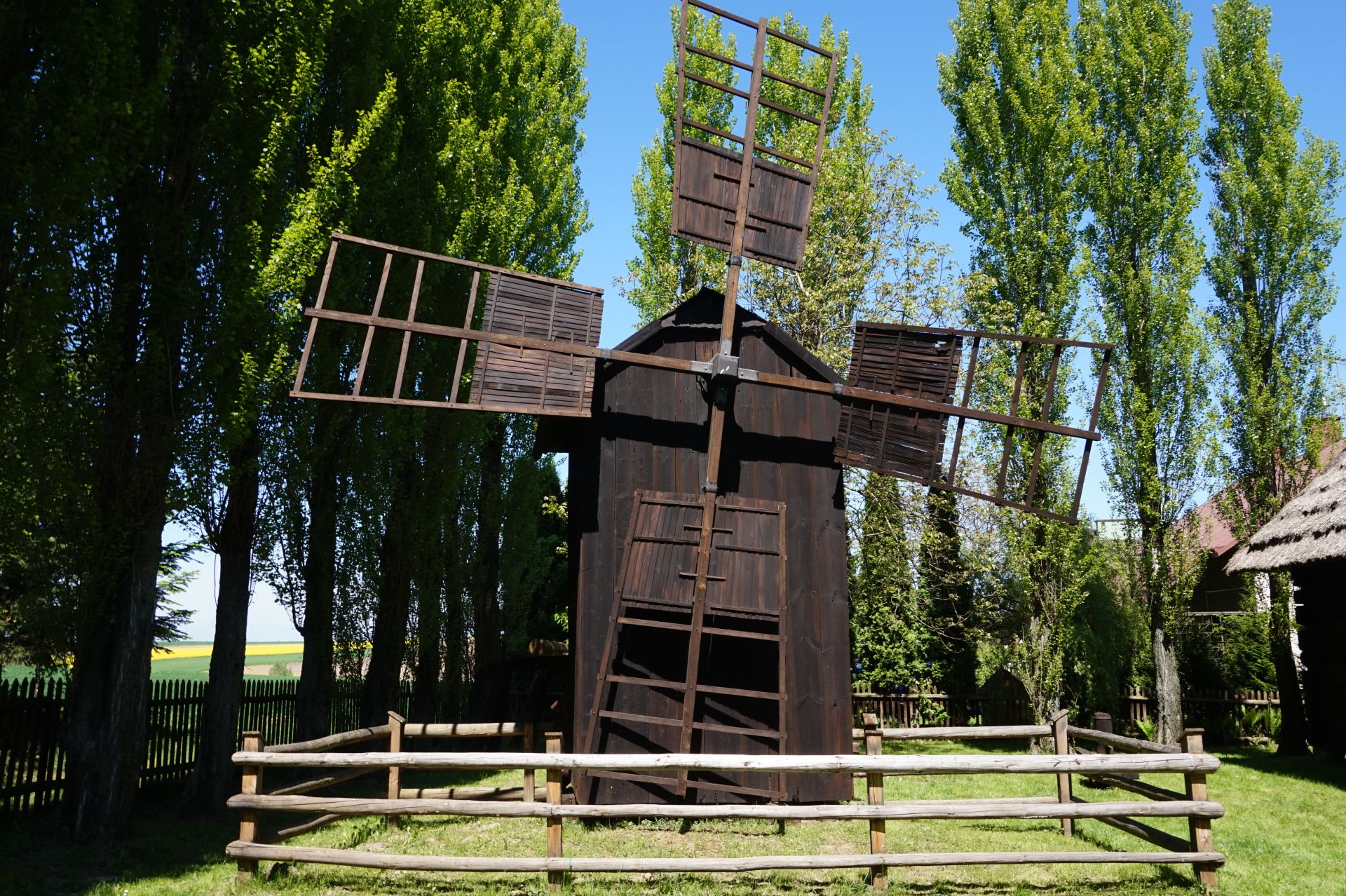 https://mdw-travel-data-us-east-1.s3.amazonaws.com/img/country/Poland/Rzeszow-Open-Air-Museum/img_00.jpg