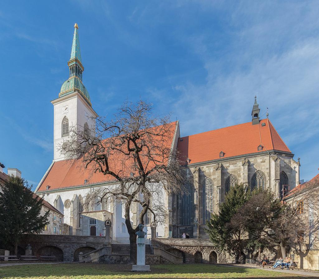https://mdw-travel-data-us-east-1.s3.amazonaws.com/img/country/Poland/Saint-Martins-Cathedral/img_02.jpg