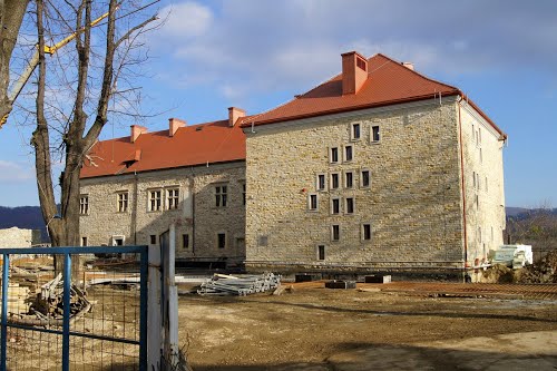 https://mdw-travel-data-us-east-1.s3.amazonaws.com/img/country/Poland/Sanok-Castle/img_03.jpg