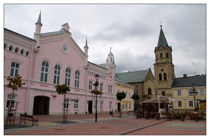 https://mdw-travel-data-us-east-1.s3.amazonaws.com/img/country/Poland/Sanok-Castle/img_05.jpg