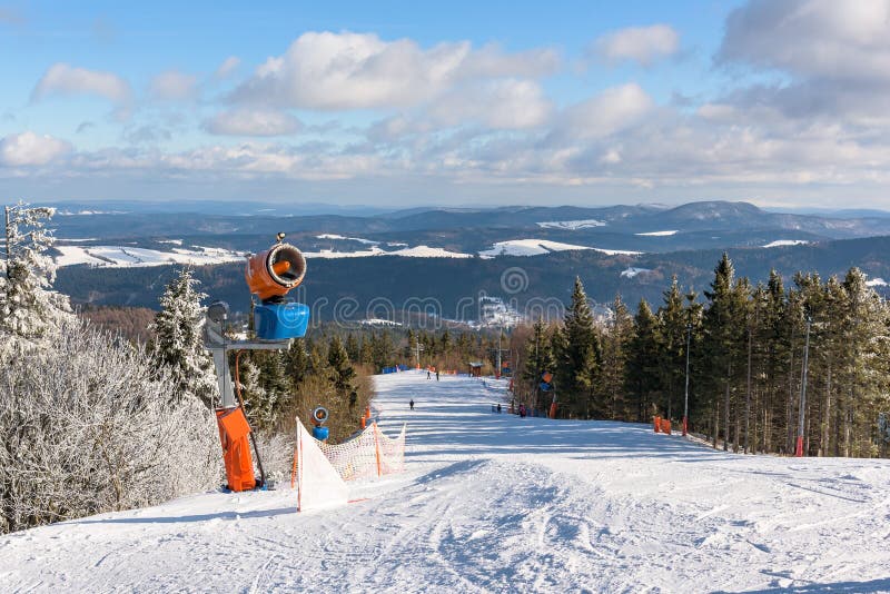 https://mdw-travel-data-us-east-1.s3.amazonaws.com/img/country/Poland/Ski-Lift-Jaworzyna-Krynicka/img_00.jpg