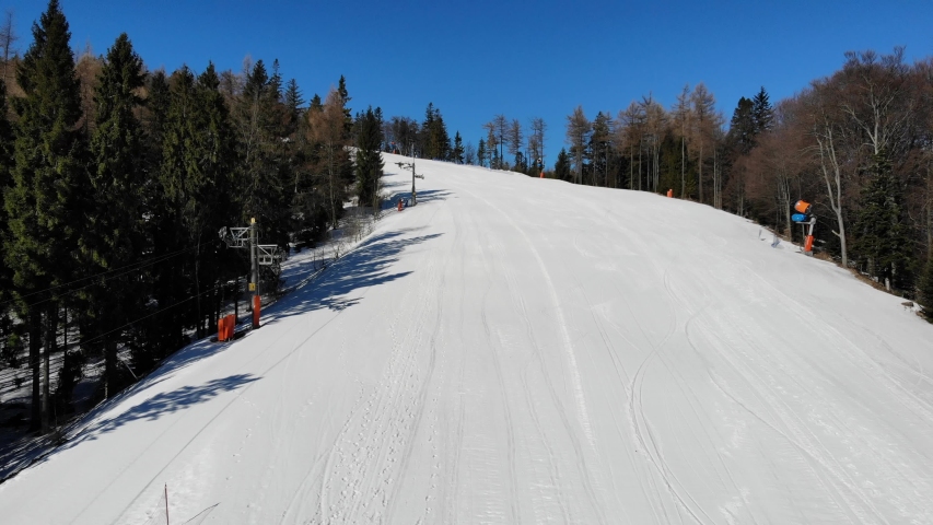 https://mdw-travel-data-us-east-1.s3.amazonaws.com/img/country/Poland/Ski-Lift-Jaworzyna-Krynicka/img_03.jpg