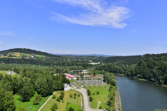 https://mdw-travel-data-us-east-1.s3.amazonaws.com/img/country/Poland/Solina-Dam/img_04.jpg