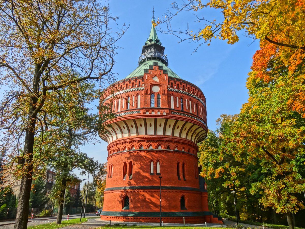 https://mdw-travel-data-us-east-1.s3.amazonaws.com/img/country/Poland/Spodek-Tower/img_02.jpg
