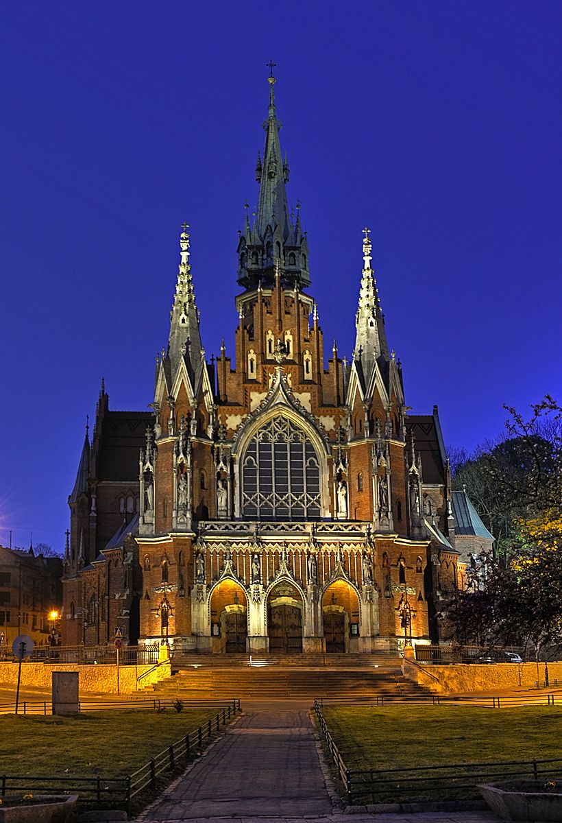 https://mdw-travel-data-us-east-1.s3.amazonaws.com/img/country/Poland/St-Georges-Church/img_00.jpg