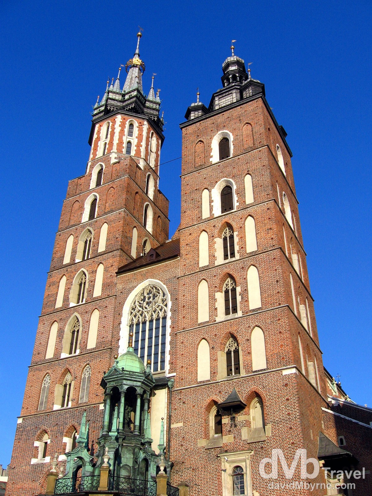 https://mdw-travel-data-us-east-1.s3.amazonaws.com/img/country/Poland/St-Marys-Basilica/img_01.jpg