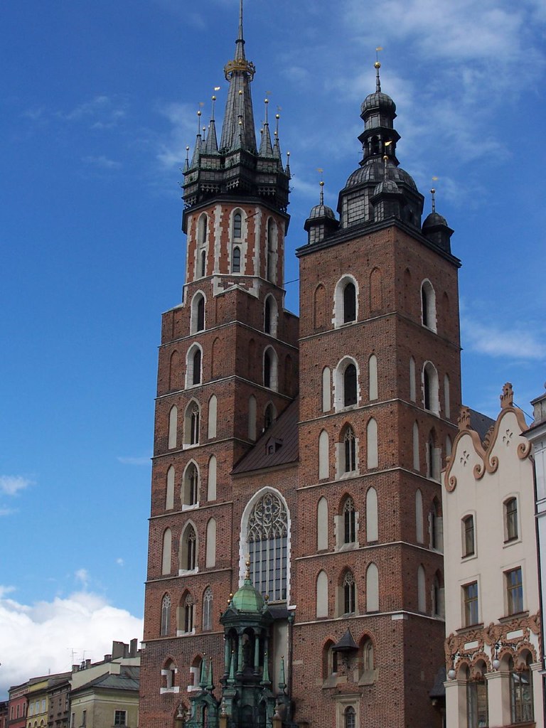 https://mdw-travel-data-us-east-1.s3.amazonaws.com/img/country/Poland/St-Marys-Church/img_03.jpg