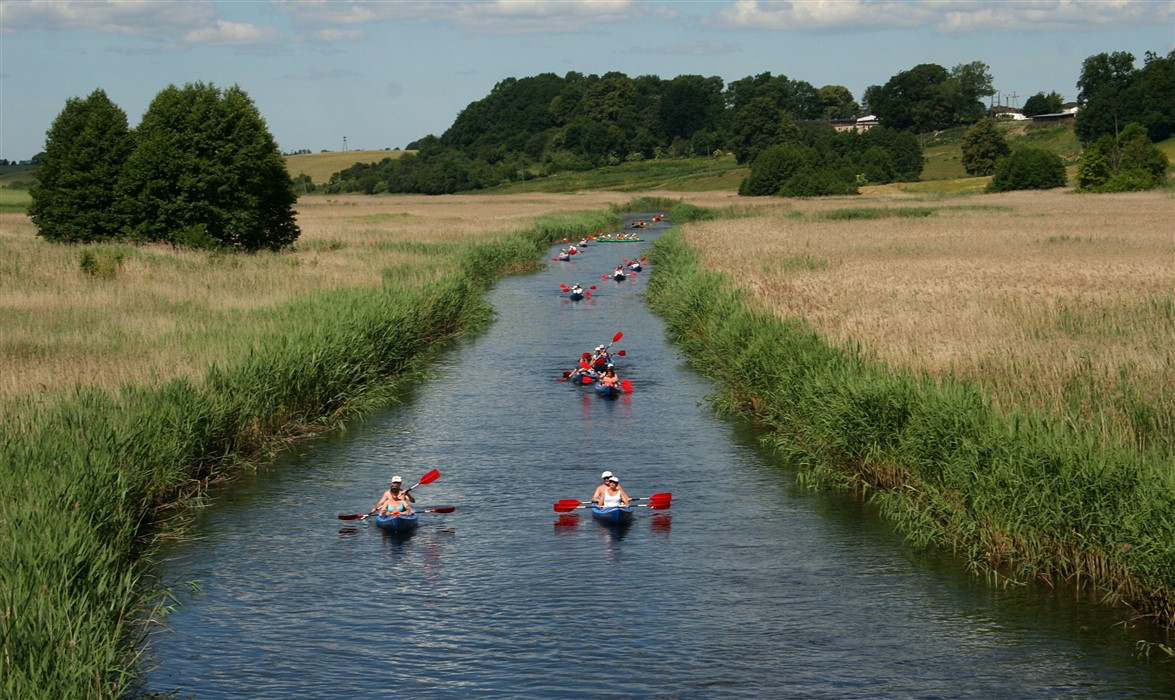 https://mdw-travel-data-us-east-1.s3.amazonaws.com/img/country/Poland/Strzala-River-Kayaking/img_02.jpg