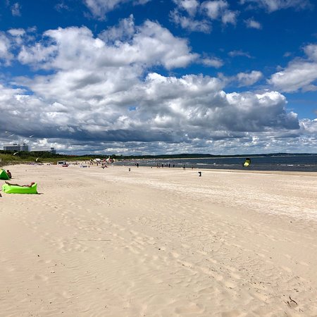 https://mdw-travel-data-us-east-1.s3.amazonaws.com/img/country/Poland/Swinoujscie-Beach/img_00.jpg